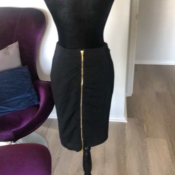 Guess black pencil skirt with gold zipper - Picture 4 of 4